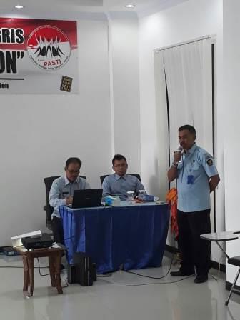 Ajub Suratman Membuka Pelatihan TOEFL di Kanwil Banten