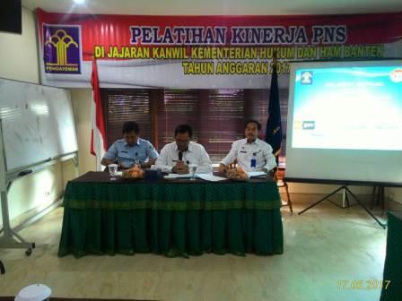 Bambang Wiyono dalam Pelatihan Kinerja PNS